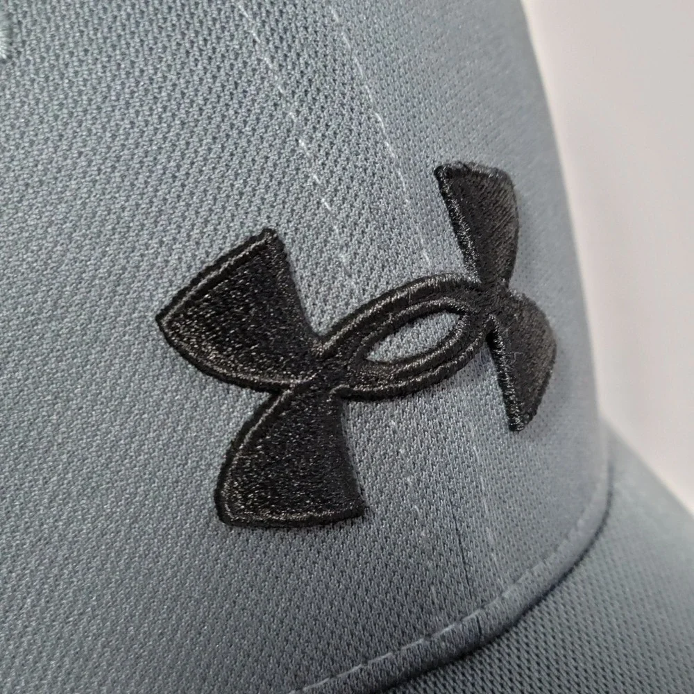 Under Armour Blitzing Hat Boys YSM-YMD Fitted Grey Black A-Flex Stretch Sports